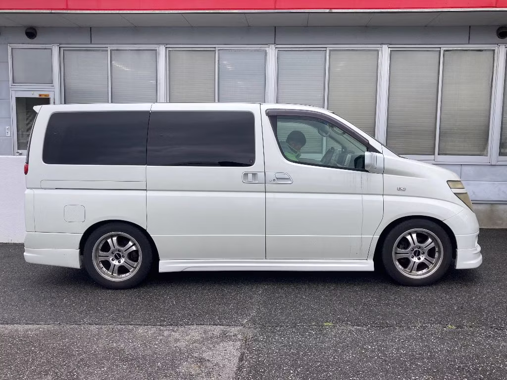 NISSAN ELGRAND
