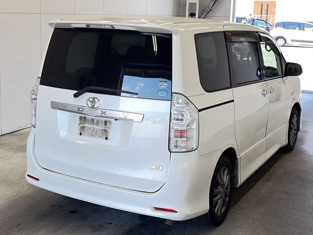 TOYOTA VOXY
