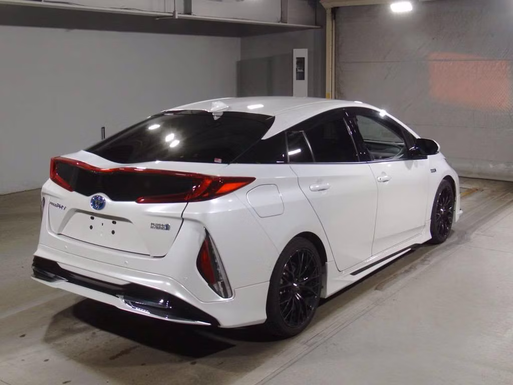 TOYOTA PRIUS PHV
