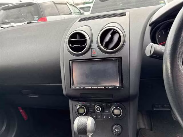 NISSAN DUALIS