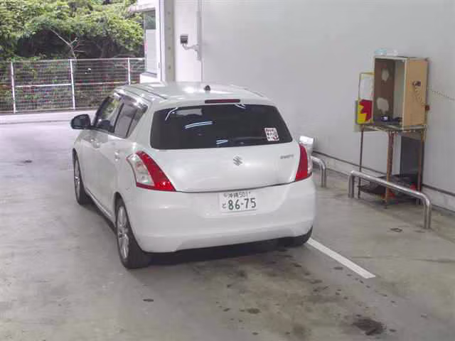 SUZUKI SWIFT