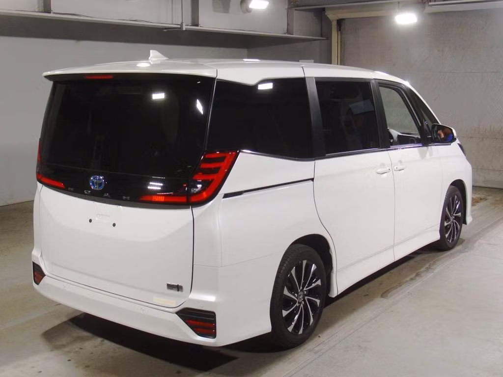 TOYOTA NOAH