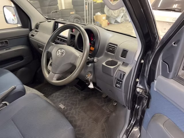 TOYOTA PIXIS VAN