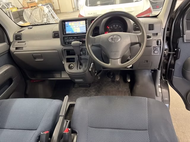TOYOTA PIXIS VAN