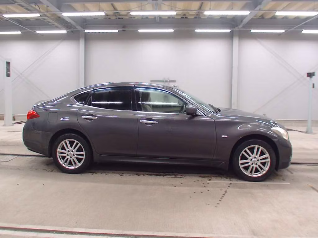 NISSAN FUGA