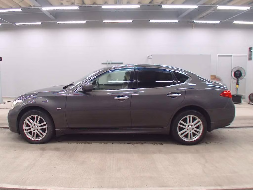 NISSAN FUGA