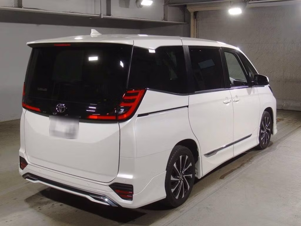 TOYOTA NOAH