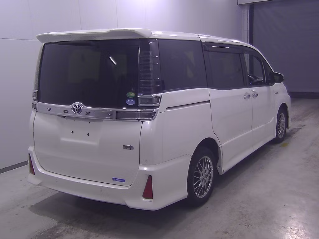 TOYOTA VOXY