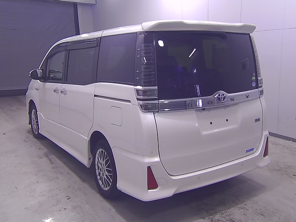 TOYOTA VOXY