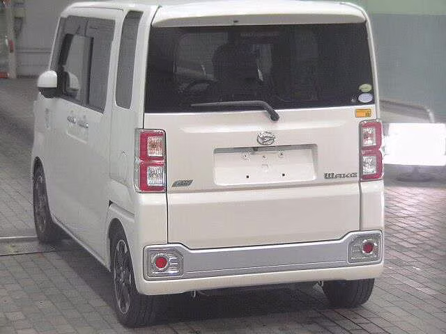 DAIHATSU WAKE