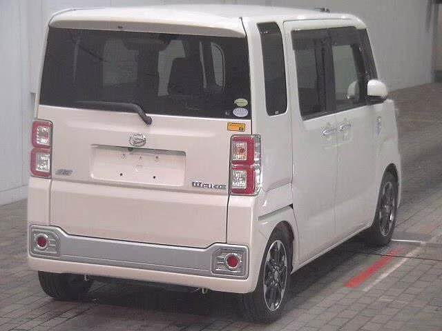 DAIHATSU WAKE