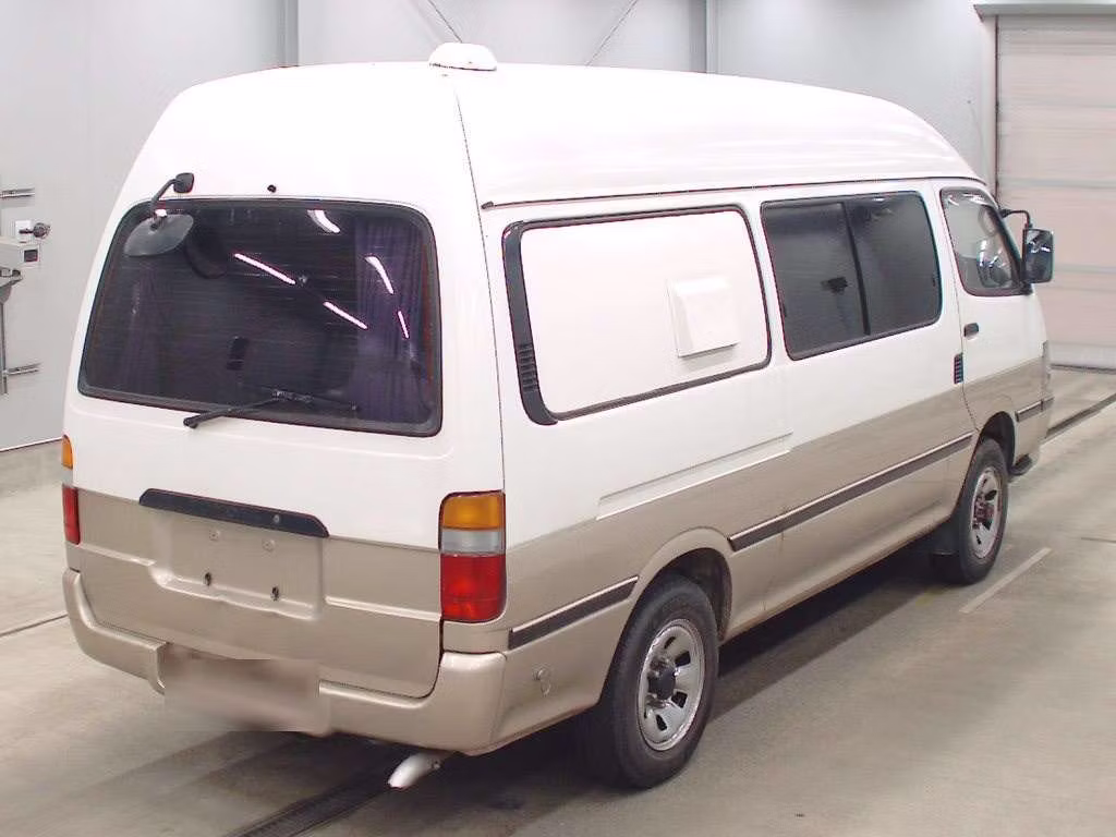 TOYOTA HIACE