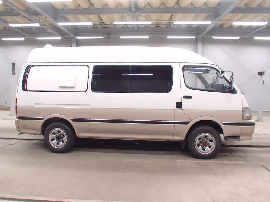 TOYOTA HIACE
