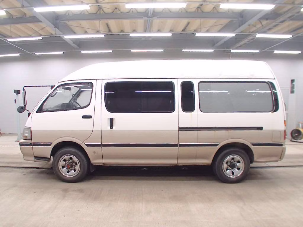 TOYOTA HIACE