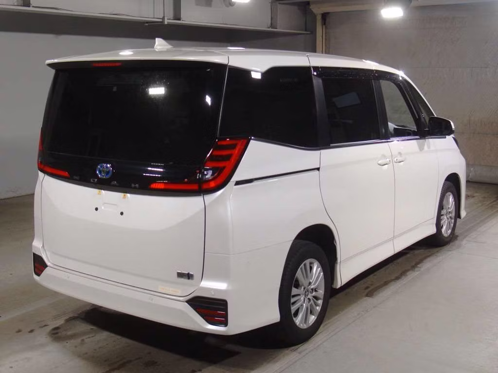 TOYOTA NOAH