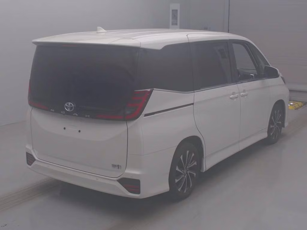 TOYOTA NOAH