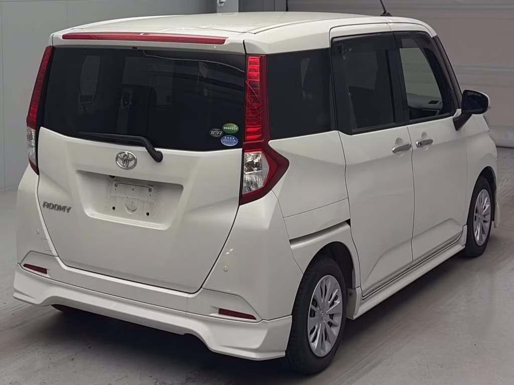 TOYOTA ROOMY