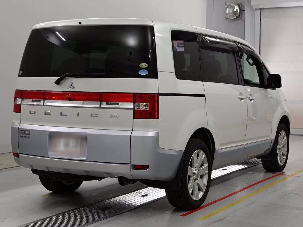 MITSUBISHI DELICA D:5