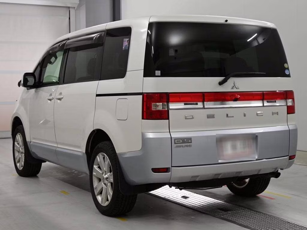 MITSUBISHI DELICA D:5