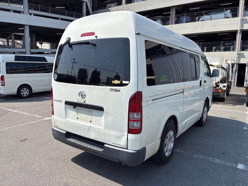 TOYOTA REGIUS ACE