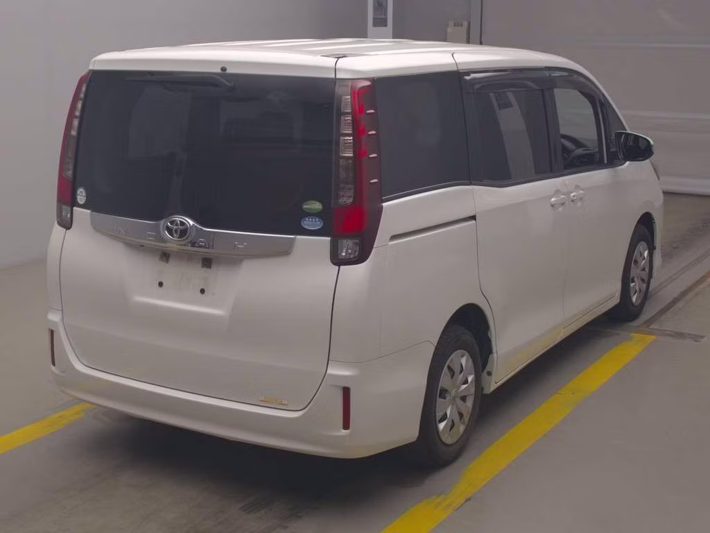 TOYOTA NOAH