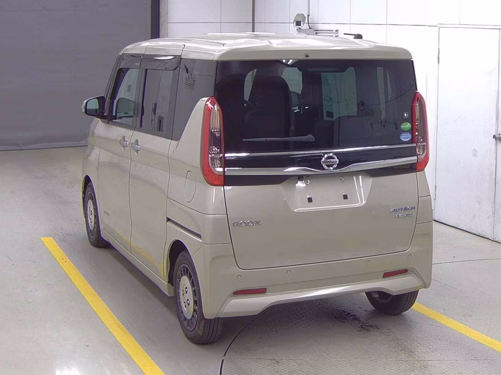 NISSAN ROOX