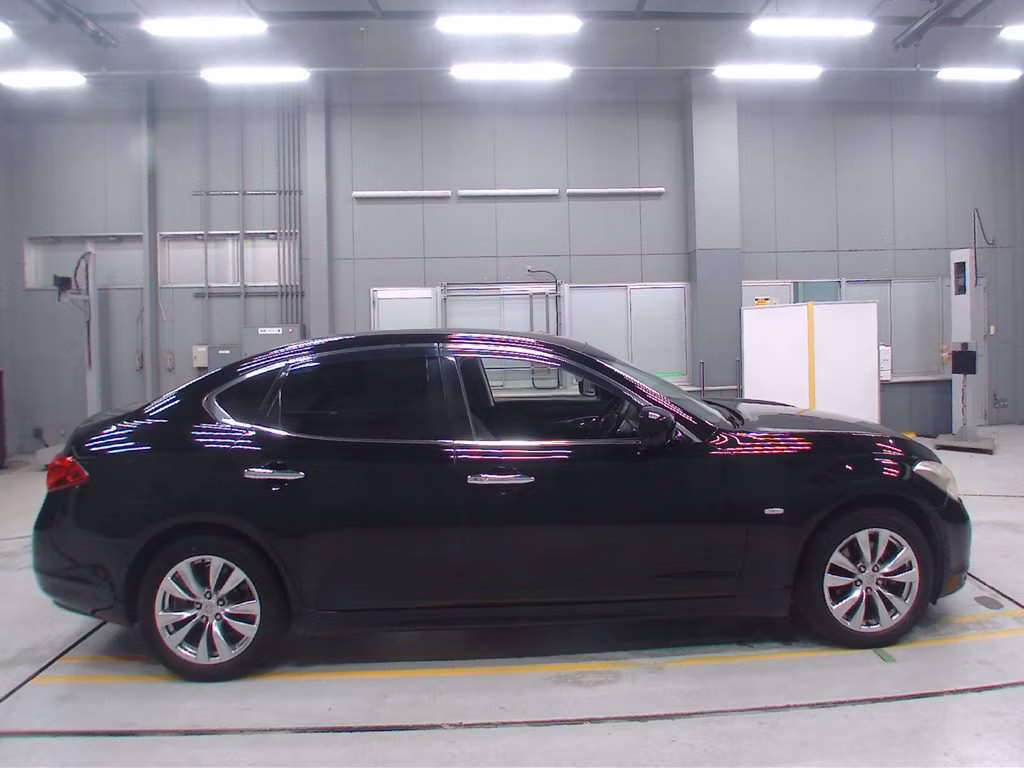 NISSAN FUGA