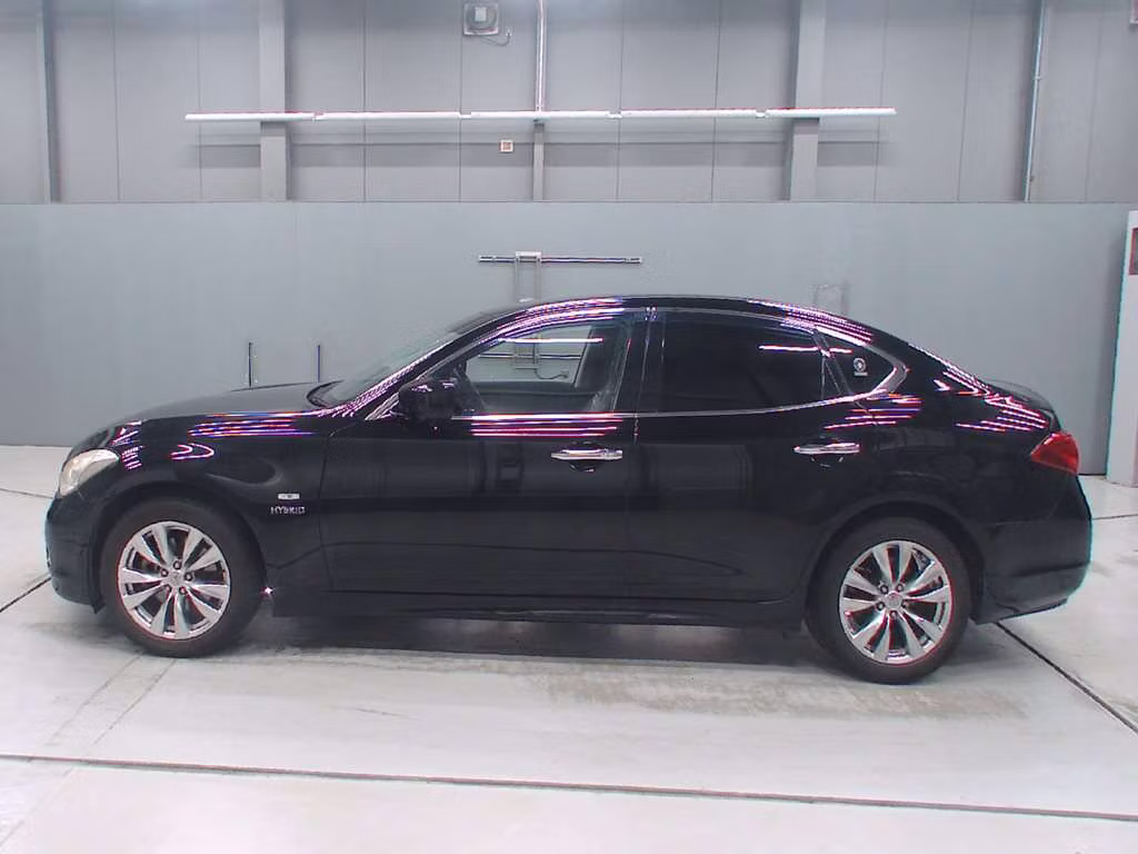 NISSAN FUGA