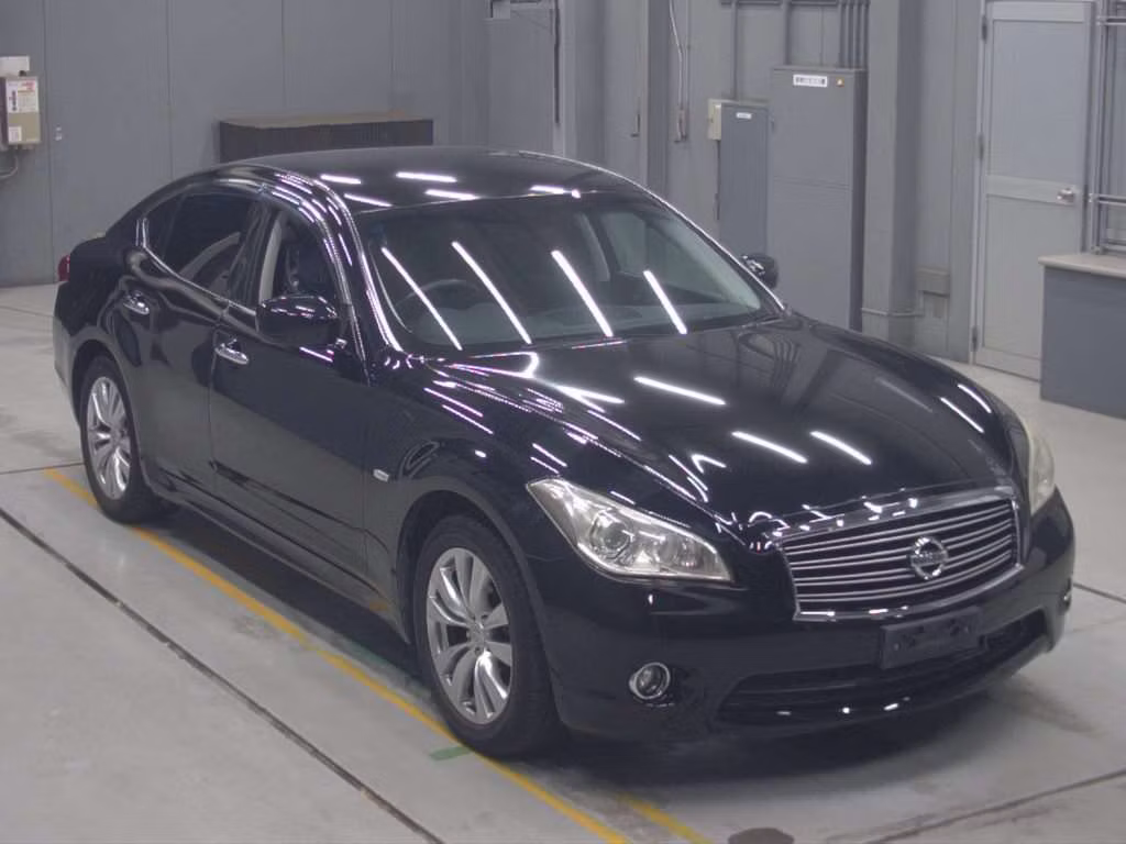 NISSAN FUGA