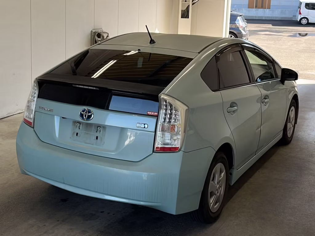 TOYOTA PRIUS