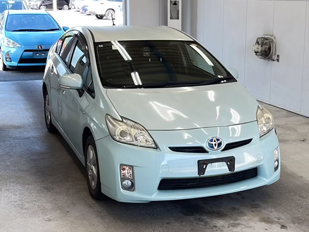 TOYOTA PRIUS