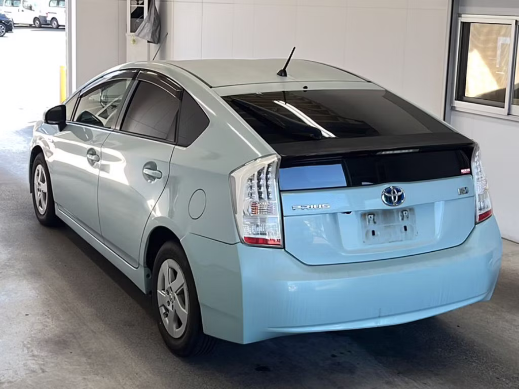 TOYOTA PRIUS