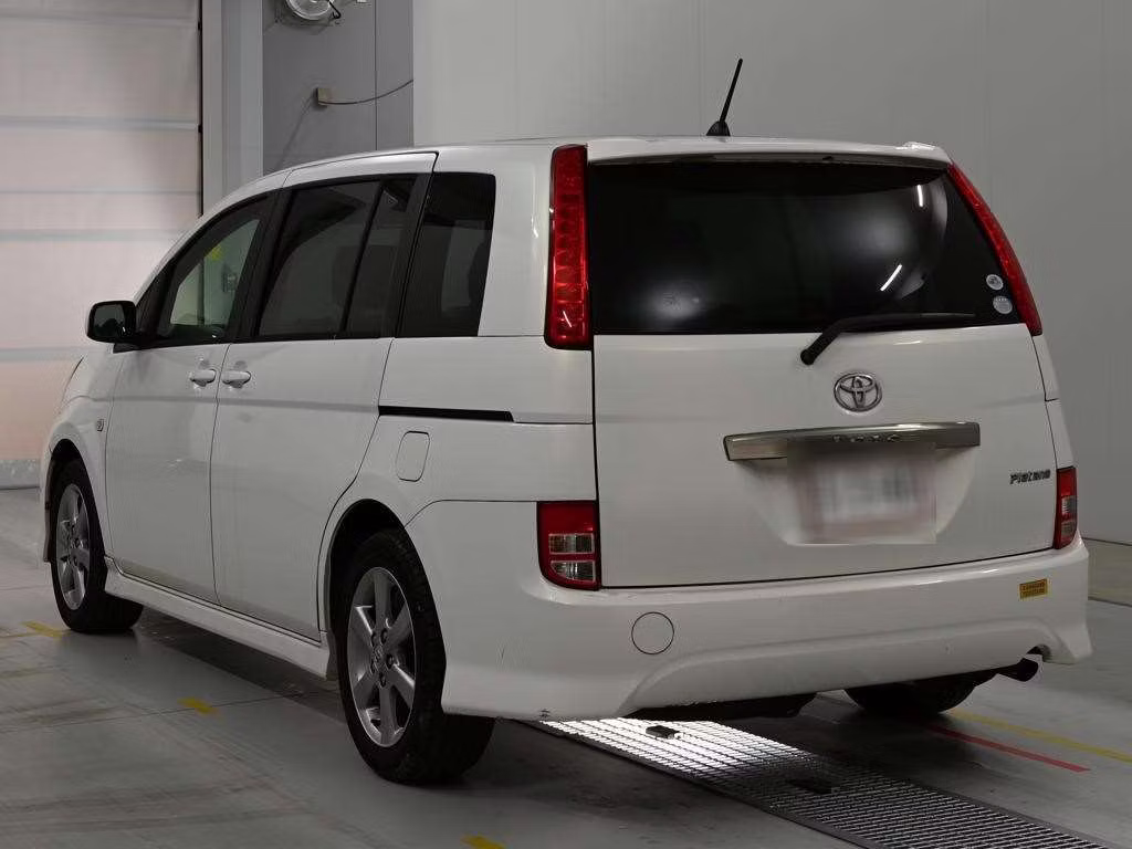 TOYOTA ISIS