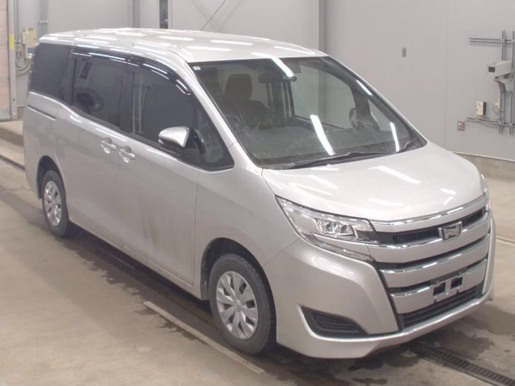 TOYOTA NOAH
