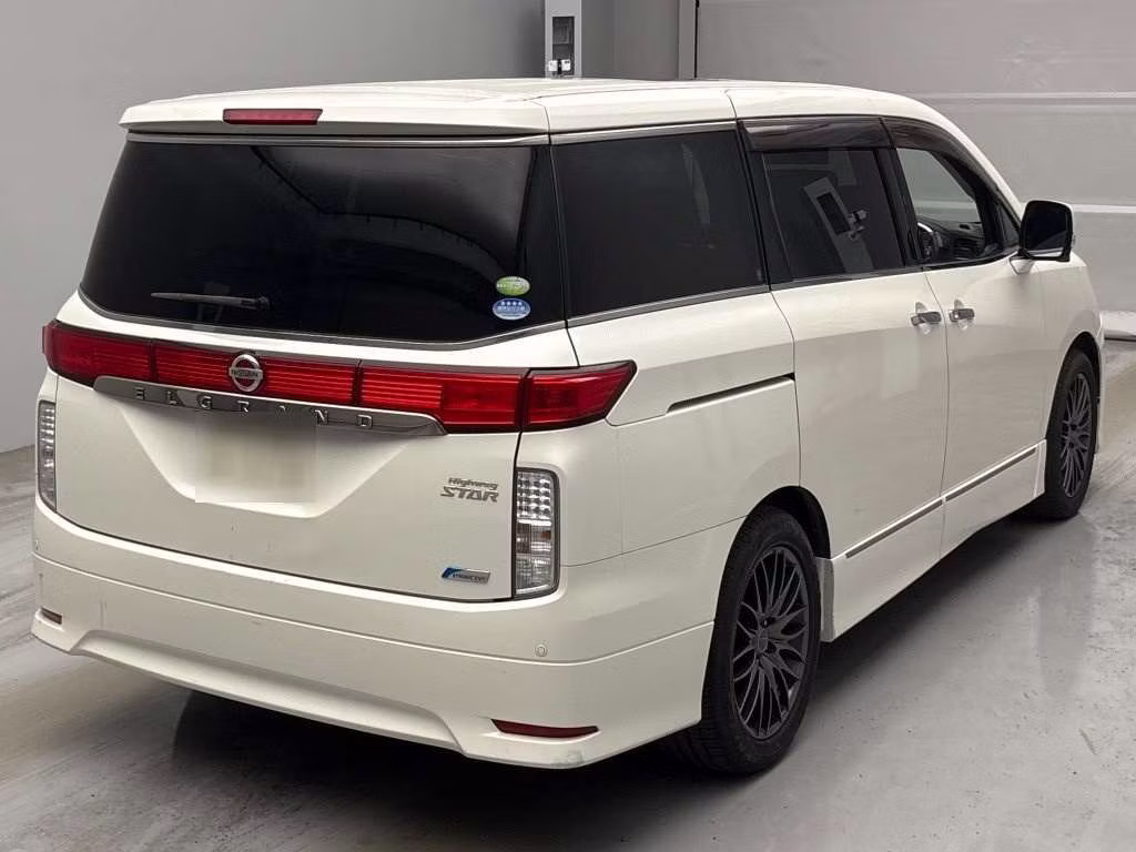 NISSAN ELGRAND