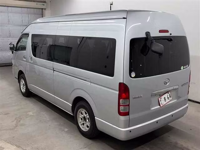 TOYOTA HIACE