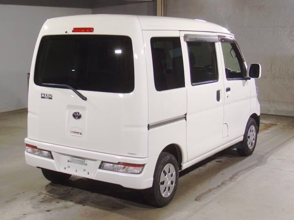 TOYOTA PIXIS VAN