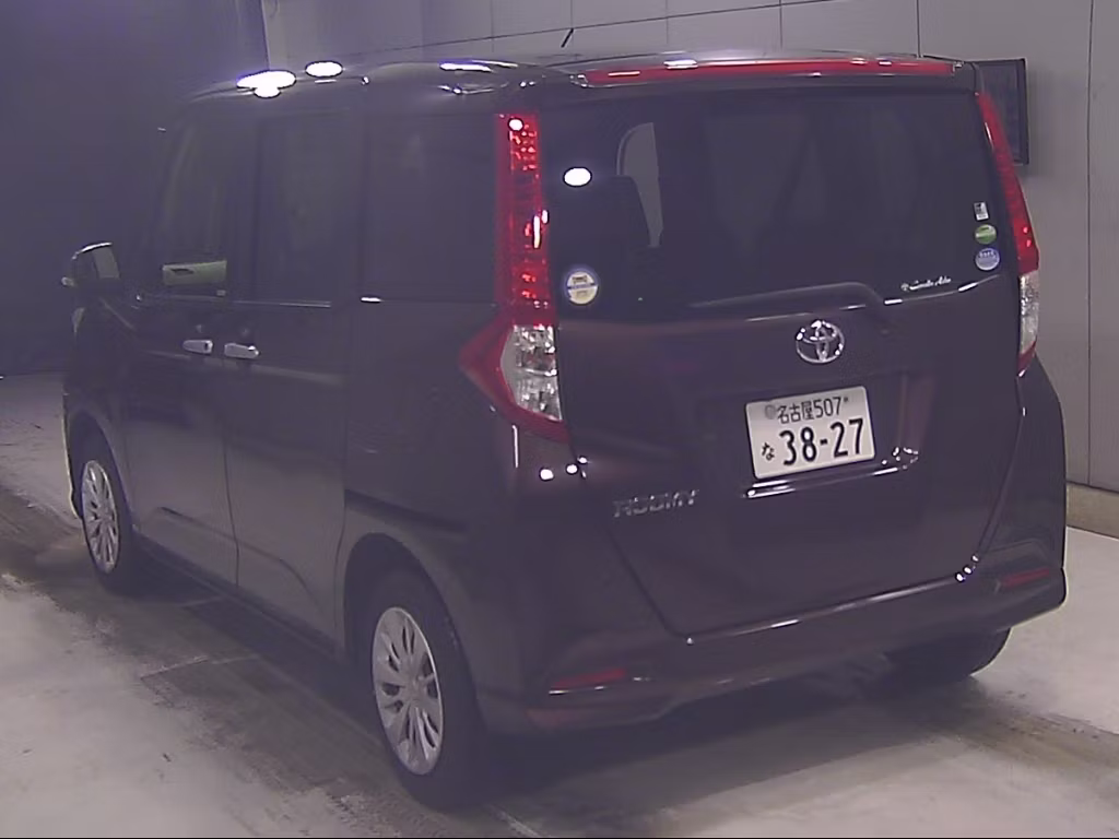 TOYOTA ROOMY