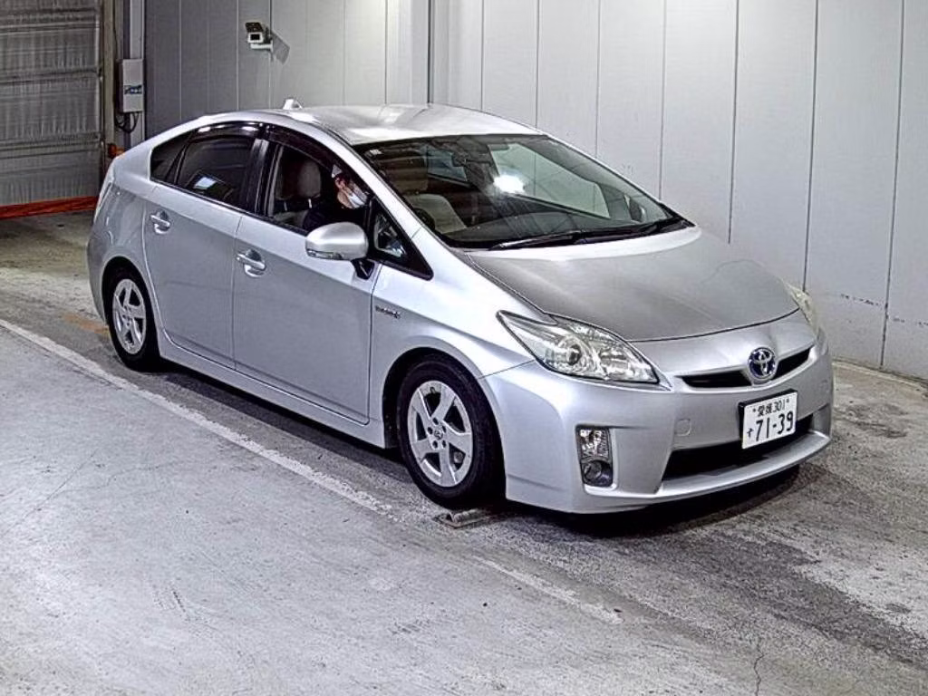 TOYOTA PRIUS