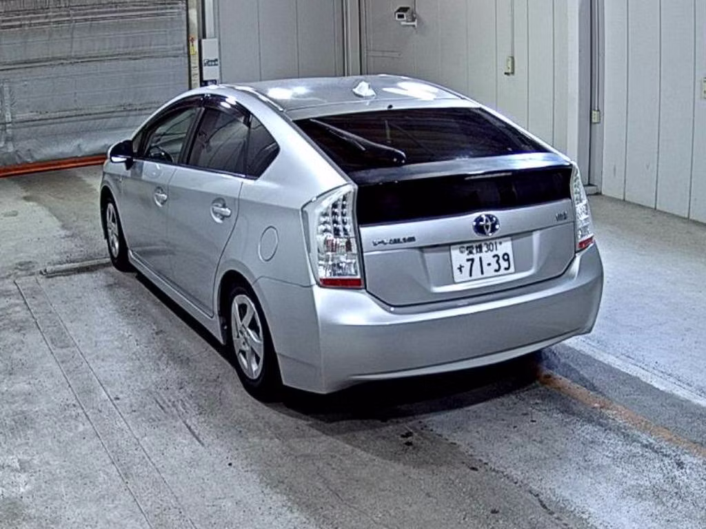 TOYOTA PRIUS