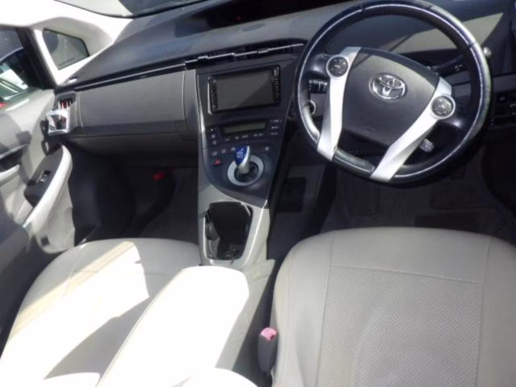 TOYOTA PRIUS
