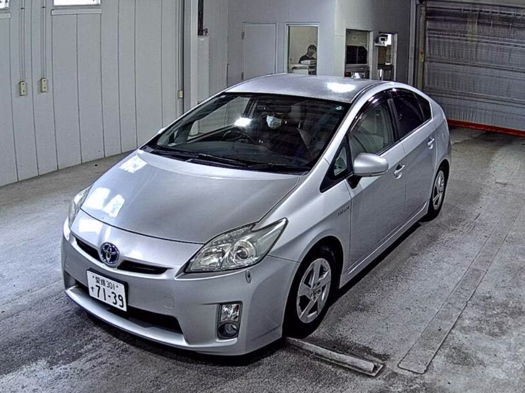 TOYOTA PRIUS