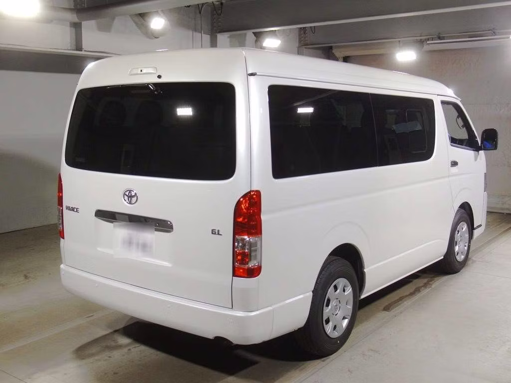 TOYOTA HIACE