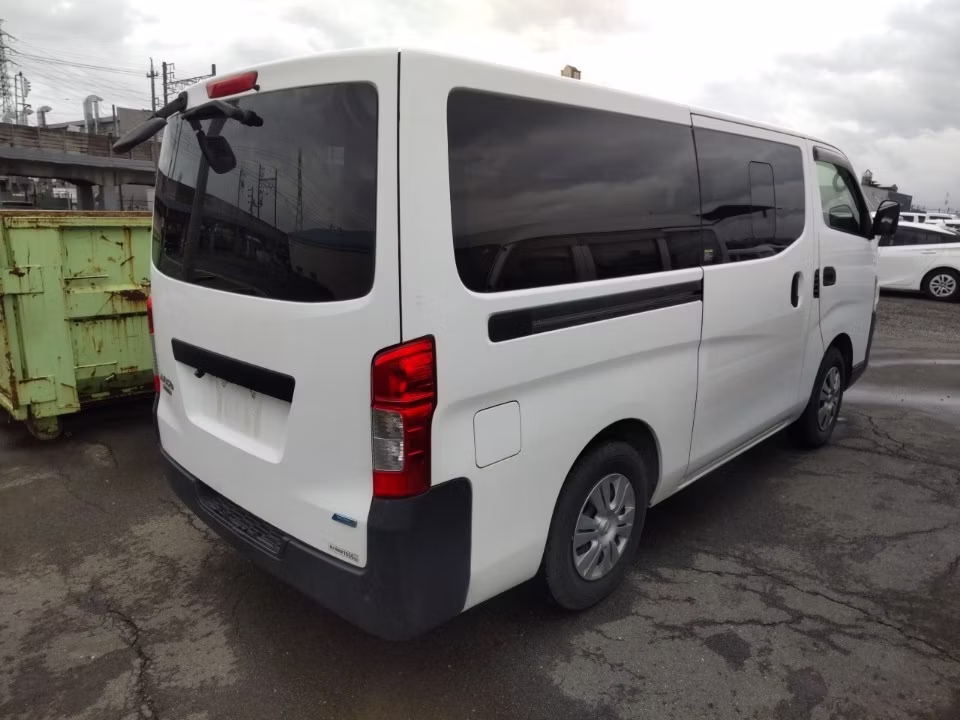 NISSAN NV350 CARAVAN