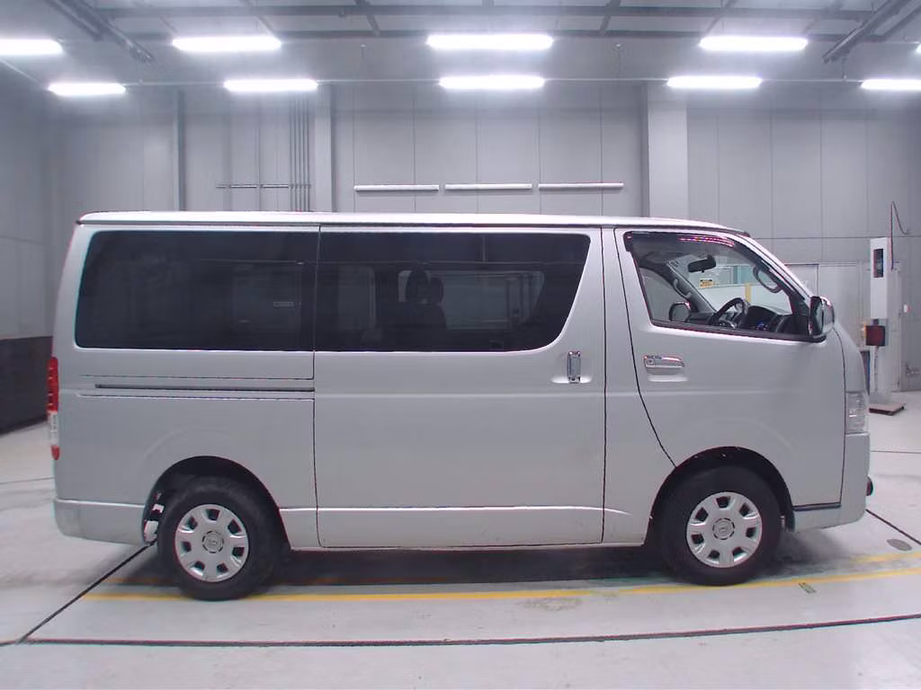 TOYOTA REGIUS ACE