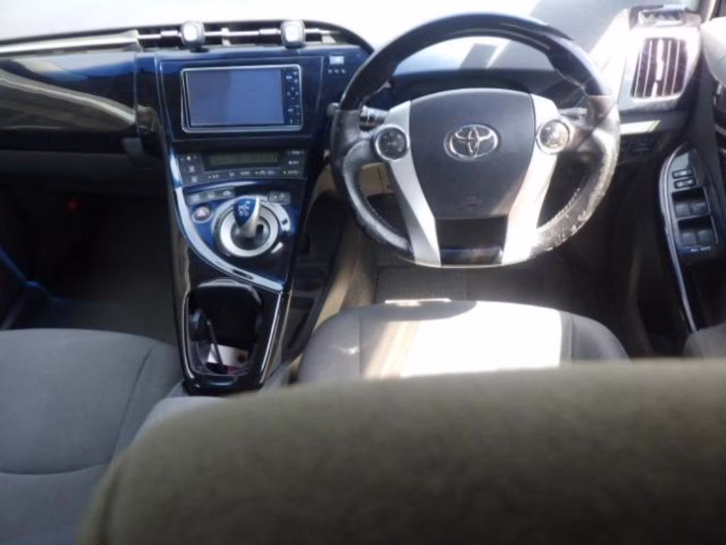 TOYOTA PRIUS