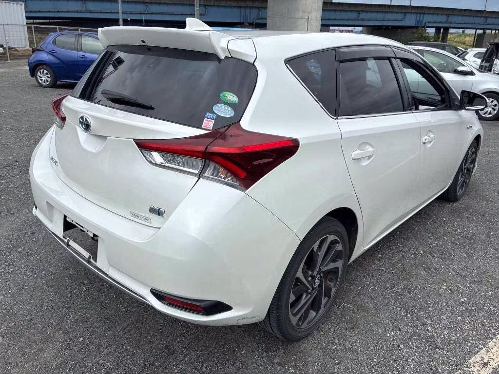 TOYOTA AURIS