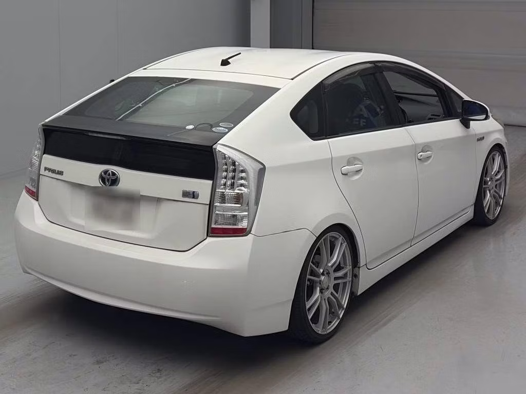 TOYOTA PRIUS