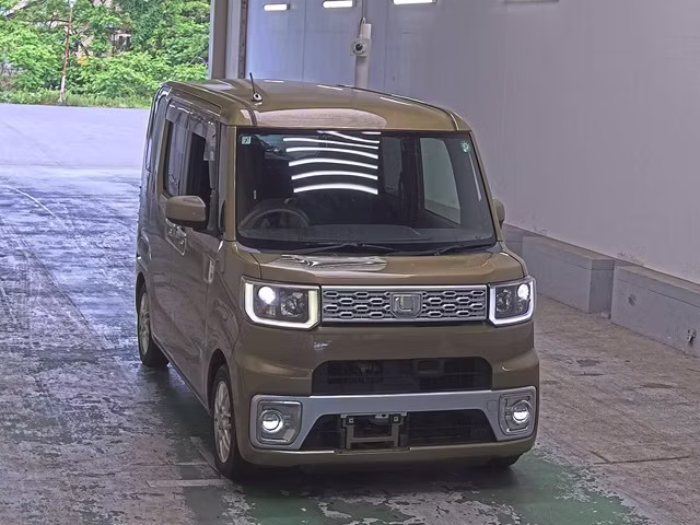 DAIHATSU WAKE