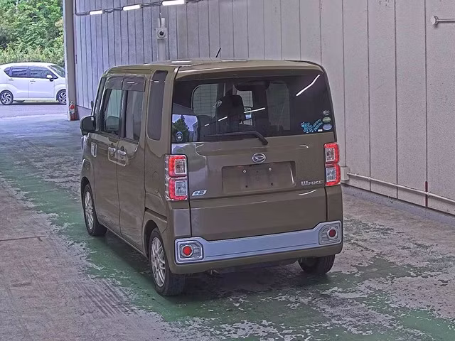 DAIHATSU WAKE